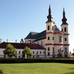 PIARISTICKÝ CHRÁM NALEZENÍ SV.KŘÍŽE